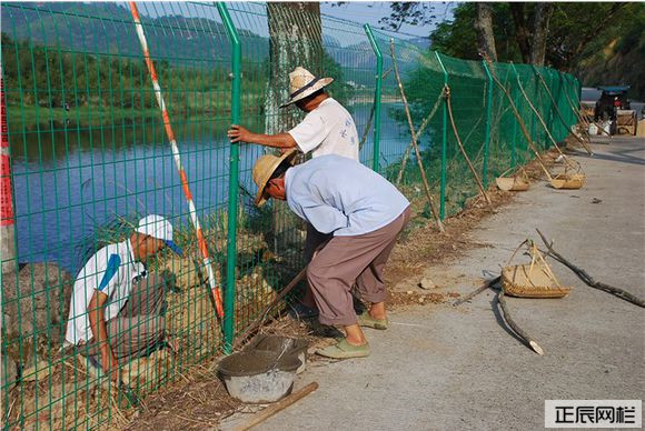 圈地護(hù)欄網(wǎng)立柱直接埋泥土里不會爛掉嗎 圈地護(hù)欄網(wǎng)立柱直接埋泥土里不會爛掉嗎