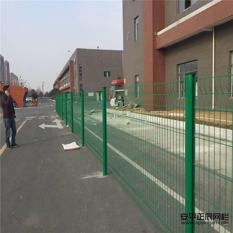 桃型柱護(hù)欄網(wǎng)