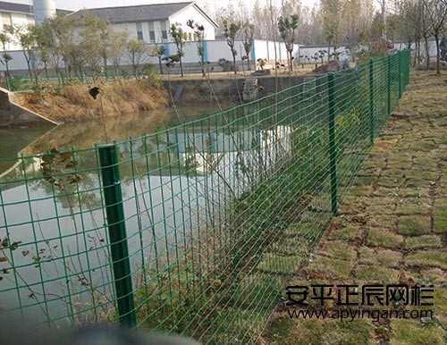 1米5高圍墻鐵絲網(wǎng) 1米5高圍墻鐵絲網(wǎng)