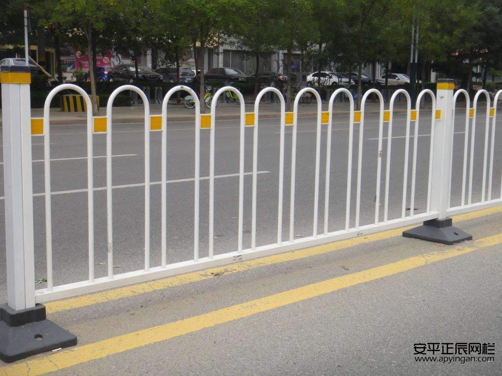 道路護(hù)欄圍欄圖片