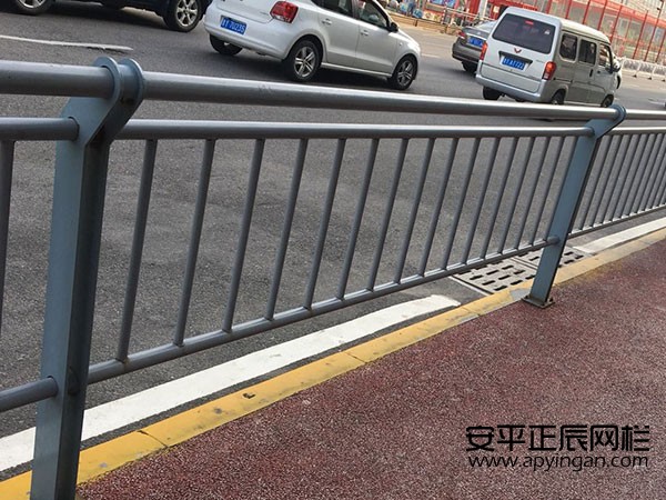 道路護(hù)欄圍欄圖片