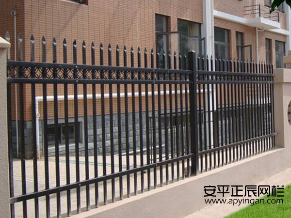 鐵柵欄護欄網(wǎng)