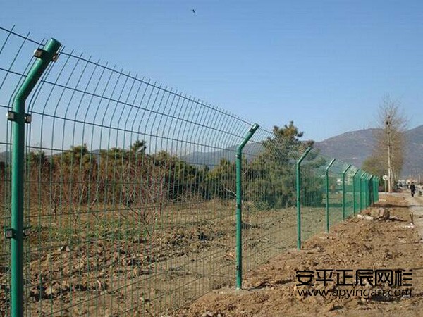 鐵網(wǎng)圍地護欄網(wǎng)多少錢一米
