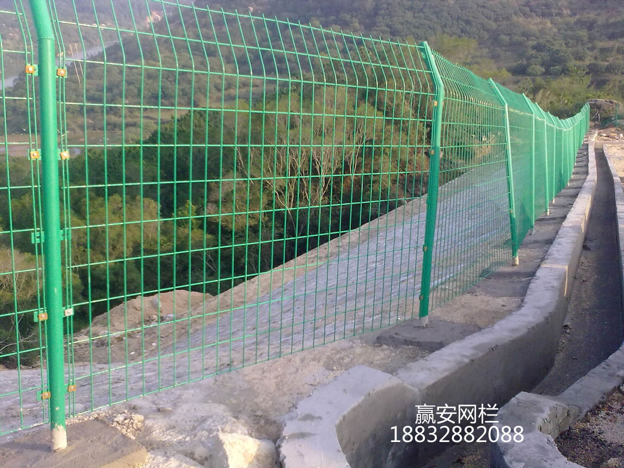 雙邊絲護欄網(wǎng)