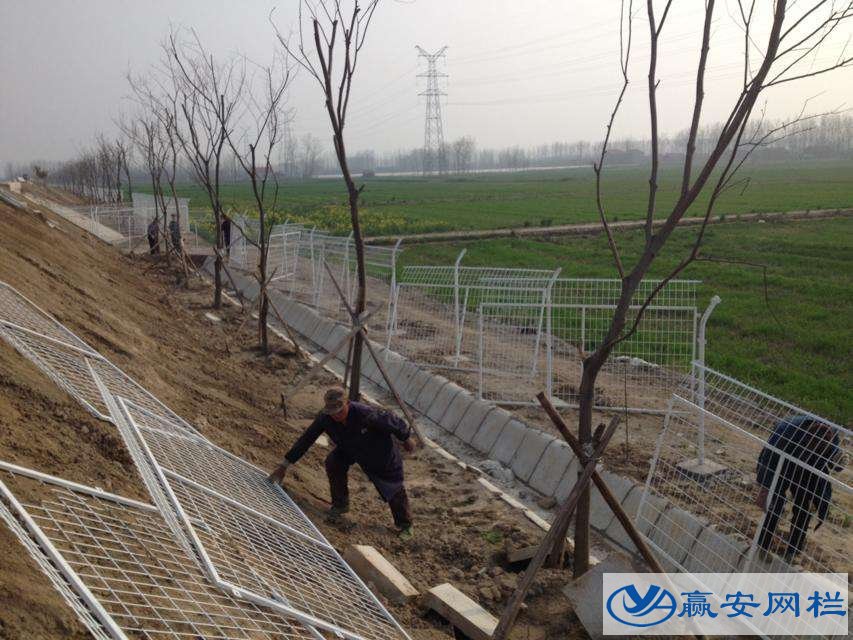 高速公路護(hù)欄網(wǎng)安裝