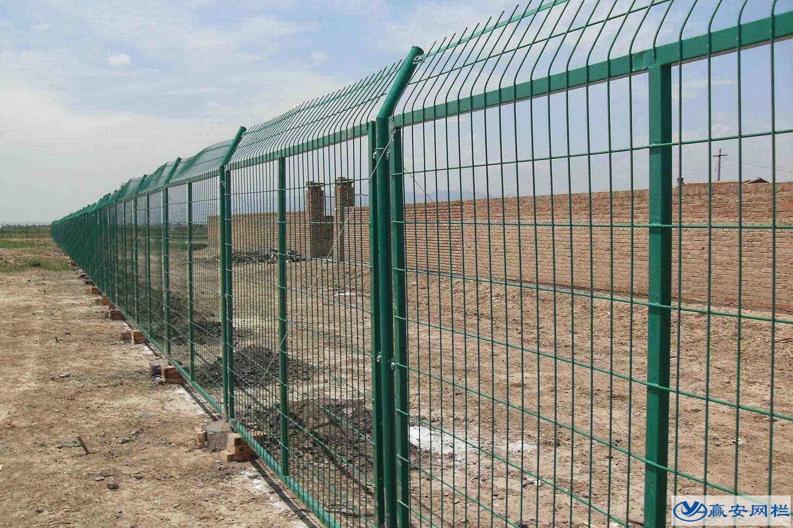 圈地鐵絲圍欄網(wǎng)