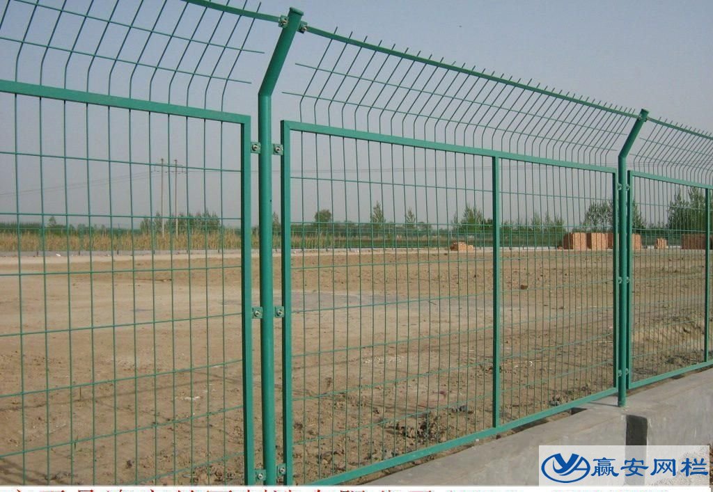 鐵絲護(hù)欄網(wǎng)