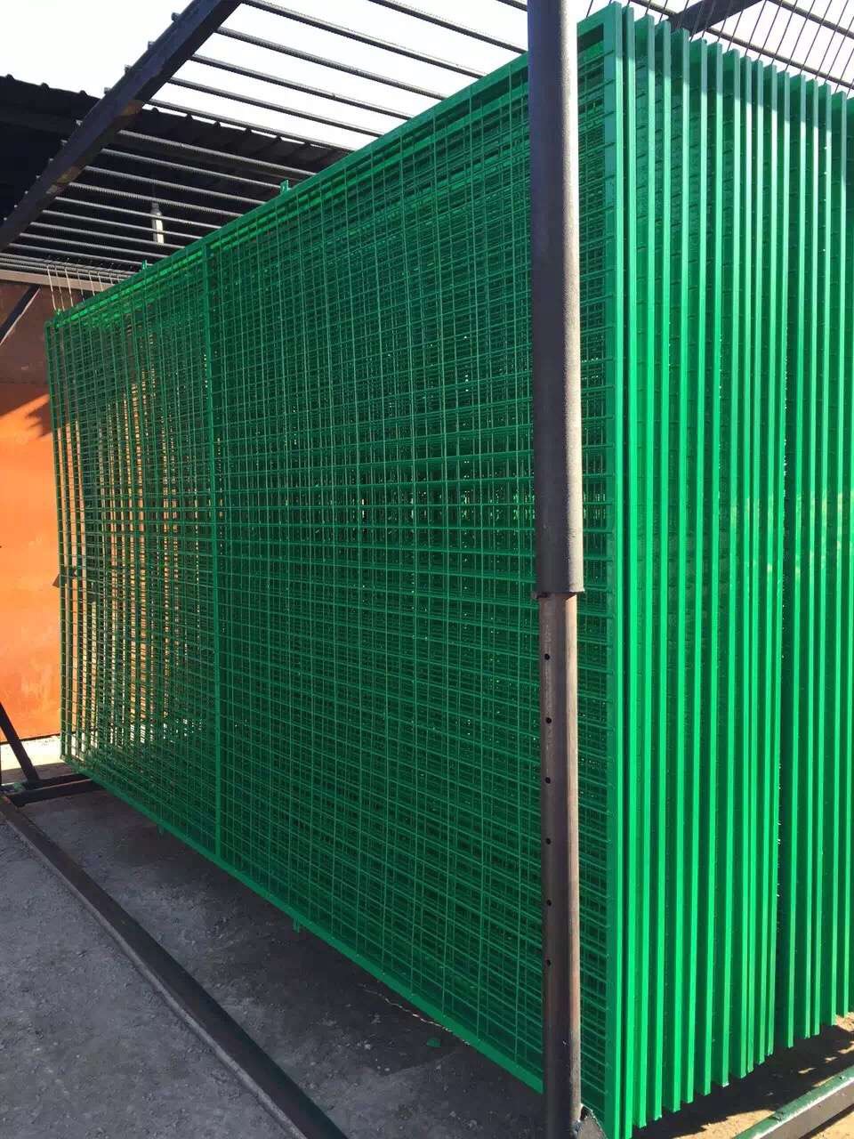 鐵絲網(wǎng)圍欄