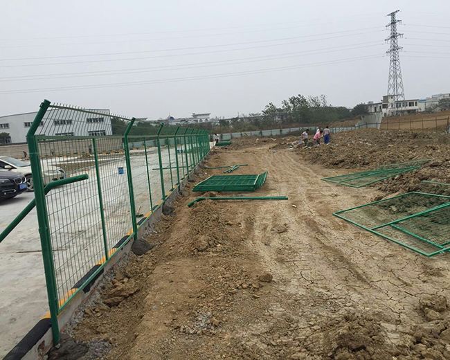 圍欄網(wǎng)施工方案