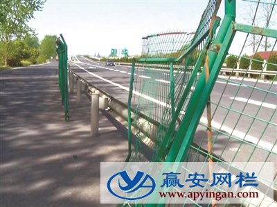 高速公路護(hù)欄網(wǎng)