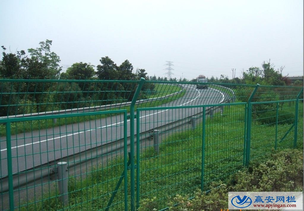 公路護(hù)欄網(wǎng)