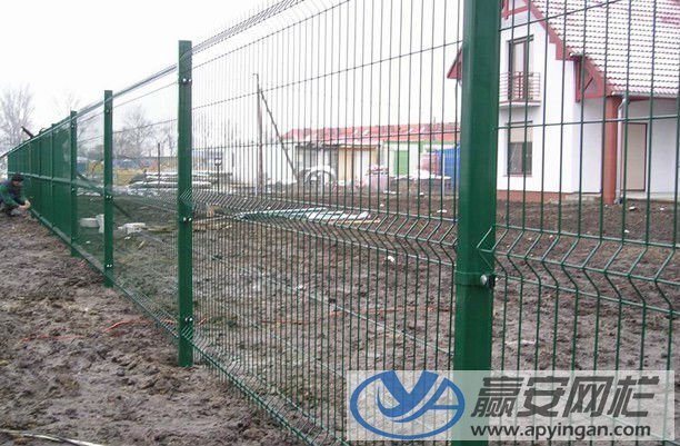 公路護(hù)欄網(wǎng)