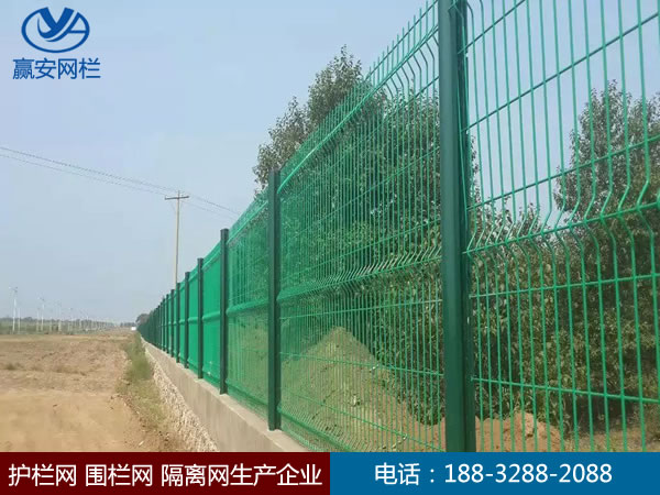 鐵絲網(wǎng)圍欄 鐵絲網(wǎng)圍欄