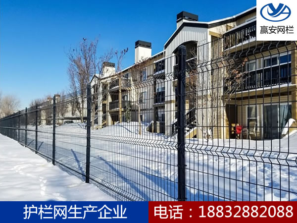 鐵絲網(wǎng)圍欄 鐵絲網(wǎng)圍欄