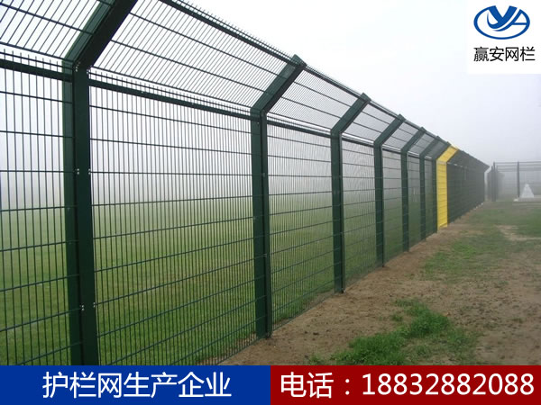 鐵絲網(wǎng)圍欄 鐵絲網(wǎng)圍欄