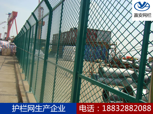 鐵絲網(wǎng)圍欄 鐵絲網(wǎng)圍欄