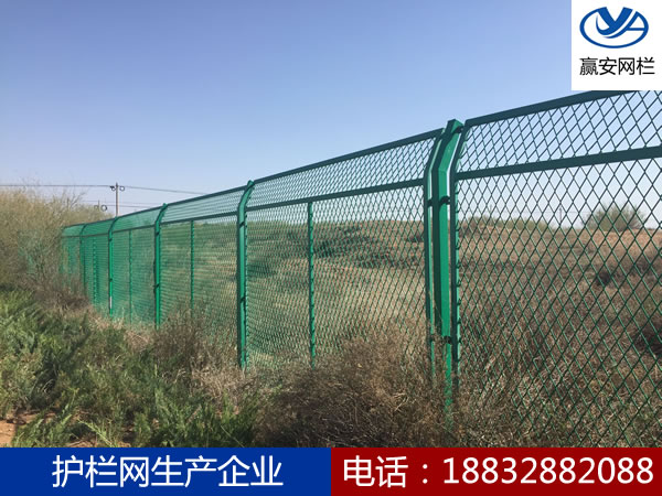 鐵絲網(wǎng)圍欄 鐵絲網(wǎng)圍欄