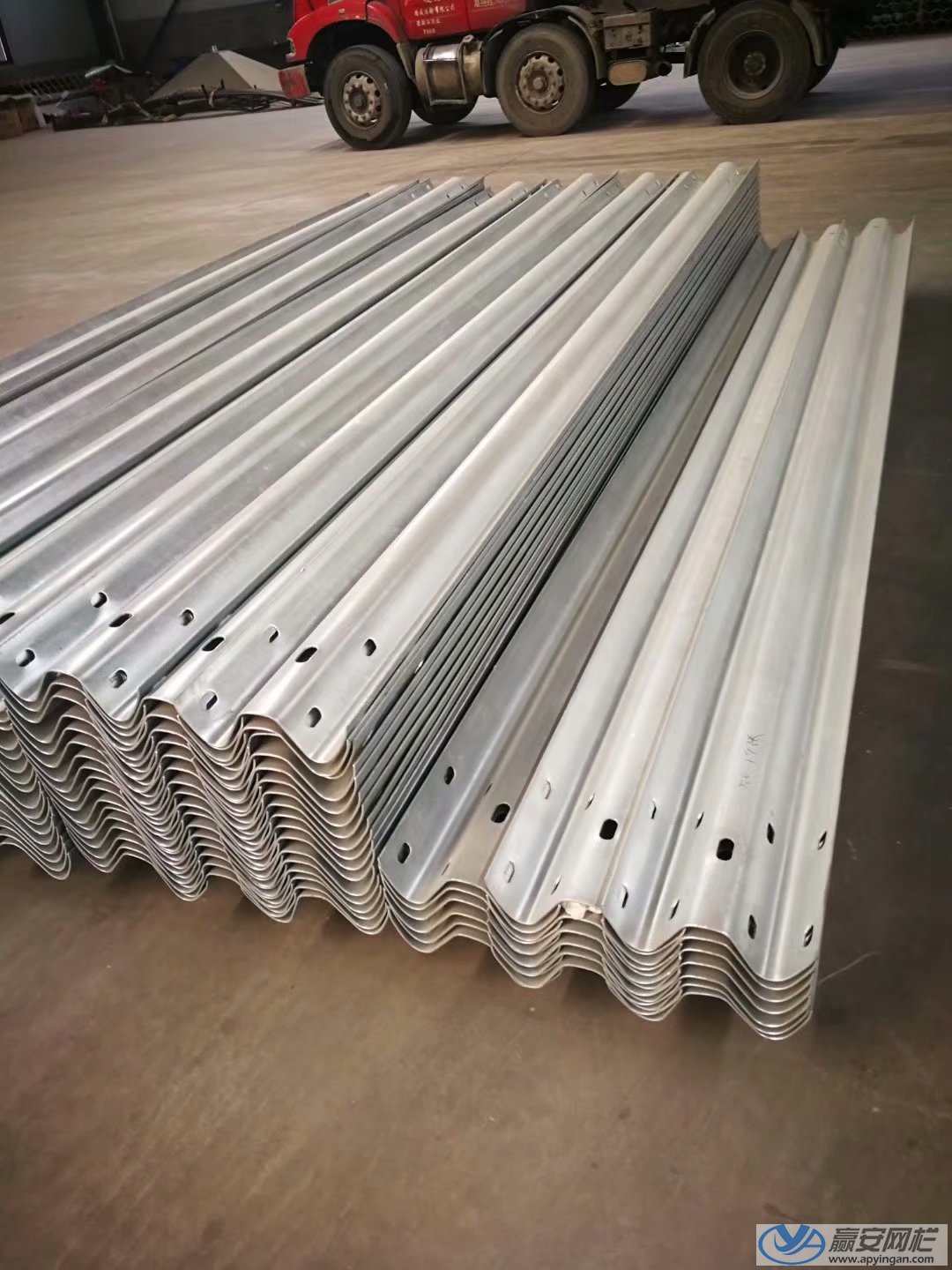 波形梁鋼護(hù)欄