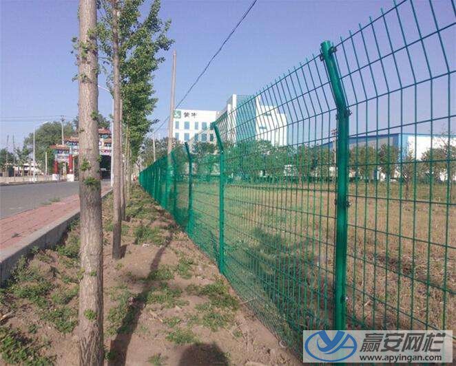 高速公路護(hù)欄網(wǎng)