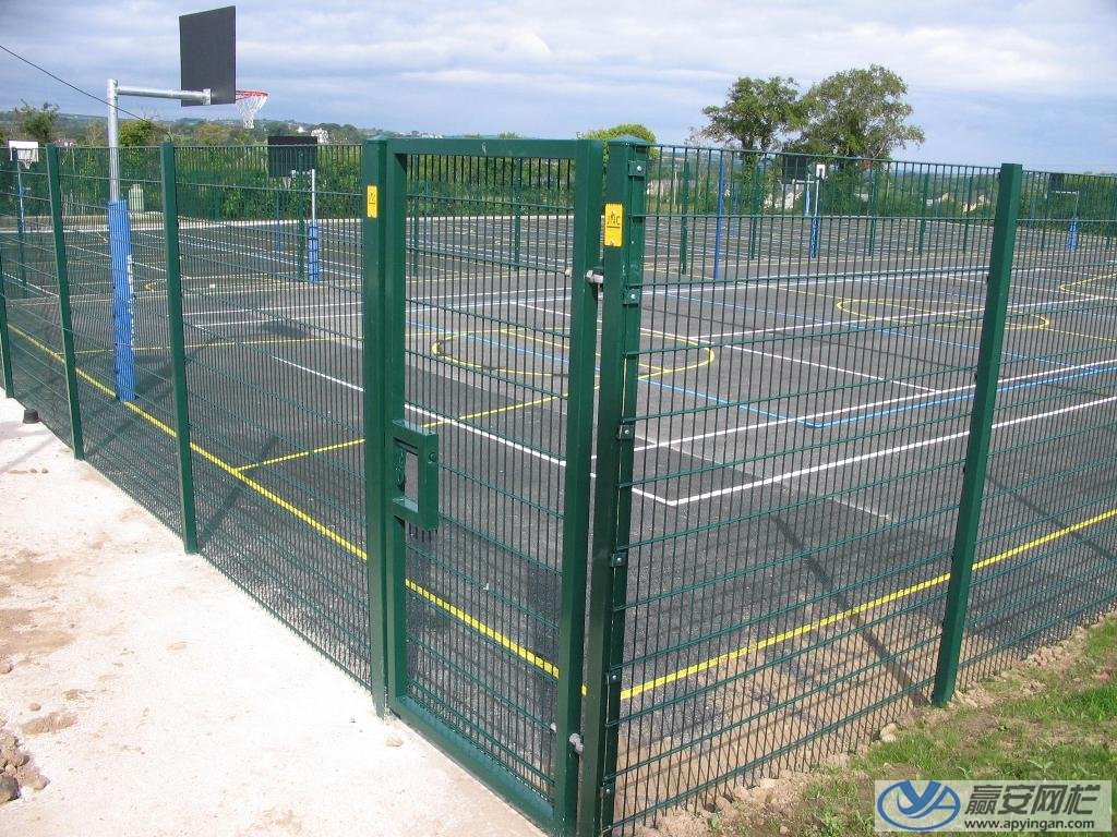 電焊網(wǎng)式體育場(chǎng)圍網(wǎng) 體育場(chǎng)圍網(wǎng)