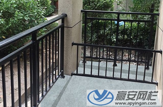 鋅鋼陽臺護(hù)欄 鋅鋼陽臺護(hù)欄