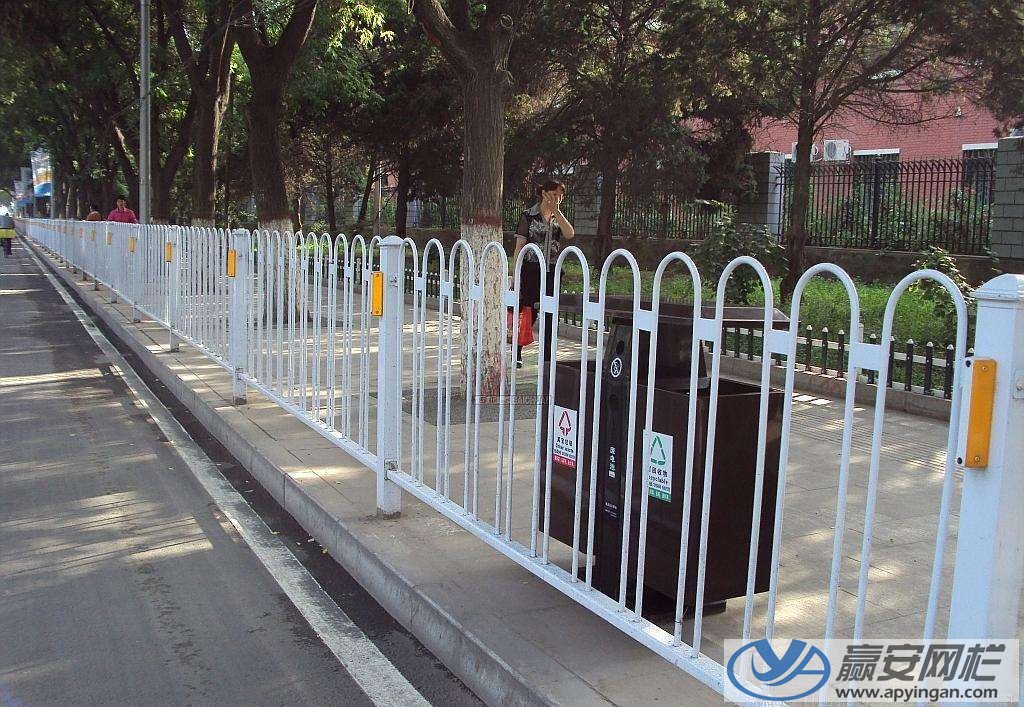 京式交通護(hù)欄