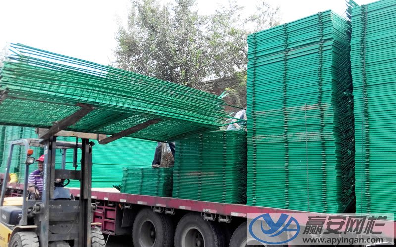 公路護(hù)欄網(wǎng)