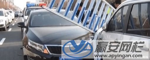 被撞壞的市政交通護(hù)欄 市政交通護(hù)欄