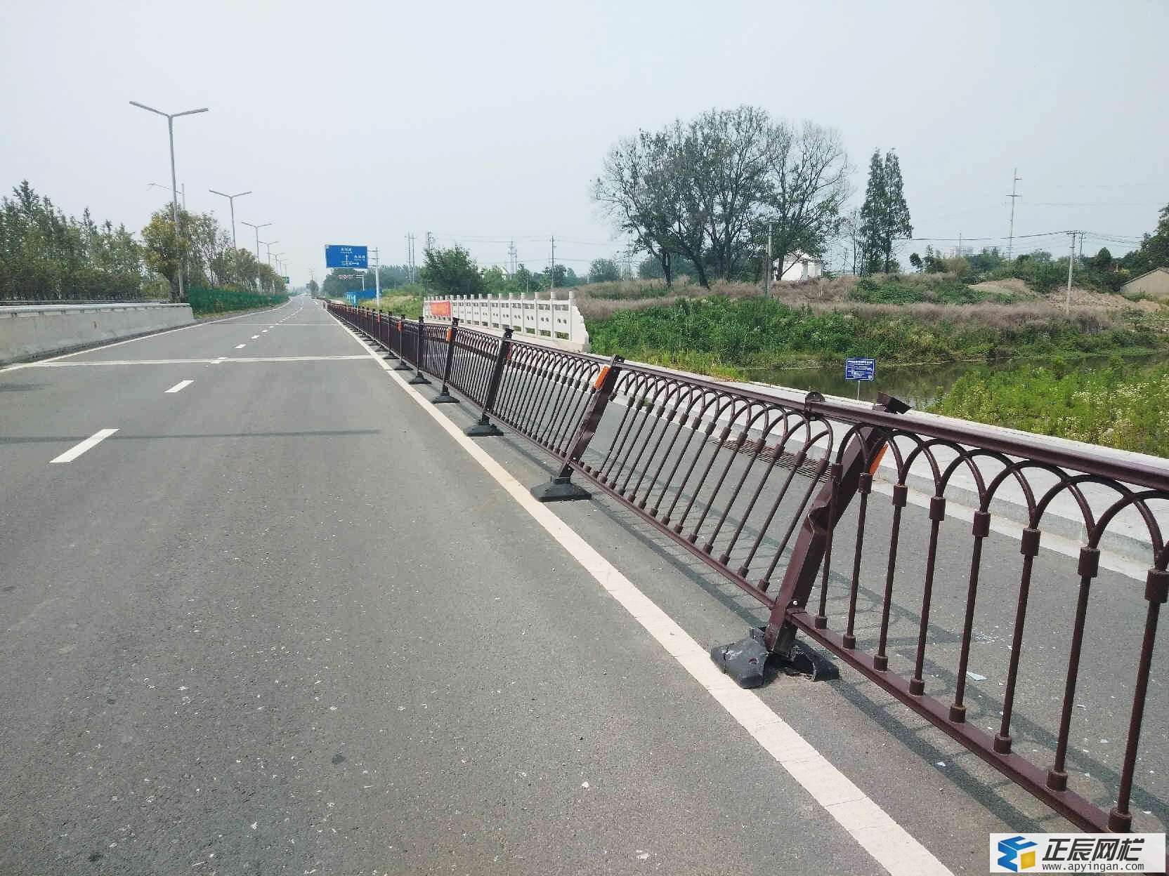 市政道路護(hù)欄 市政護(hù)欄