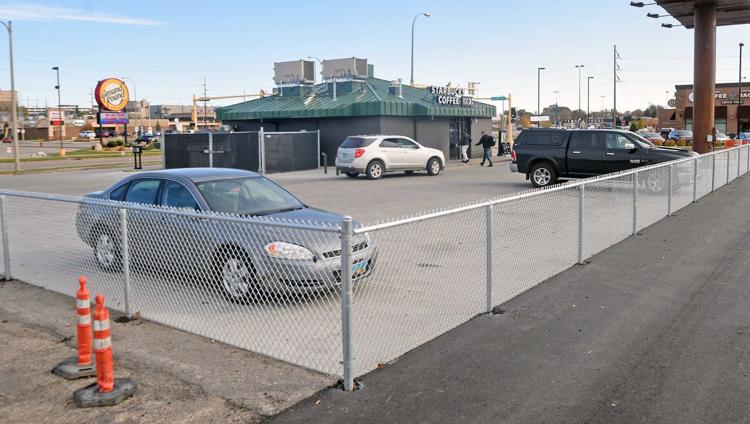 勾花網(wǎng)圍欄