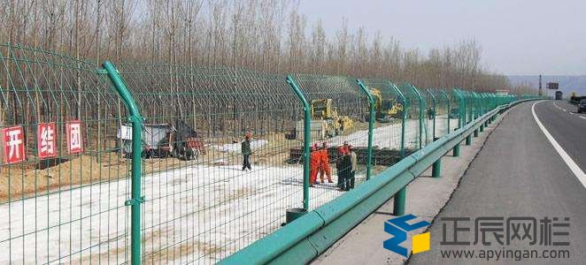 高速公路護(hù)欄網(wǎng)