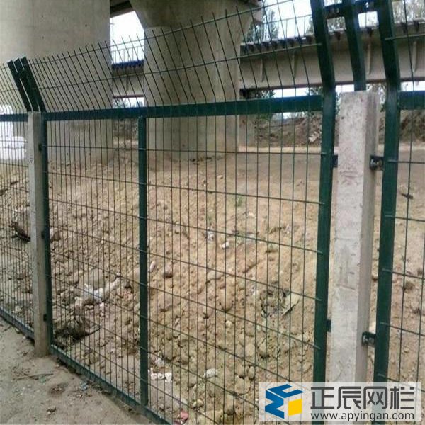 鐵路護(hù)欄網(wǎng)照片