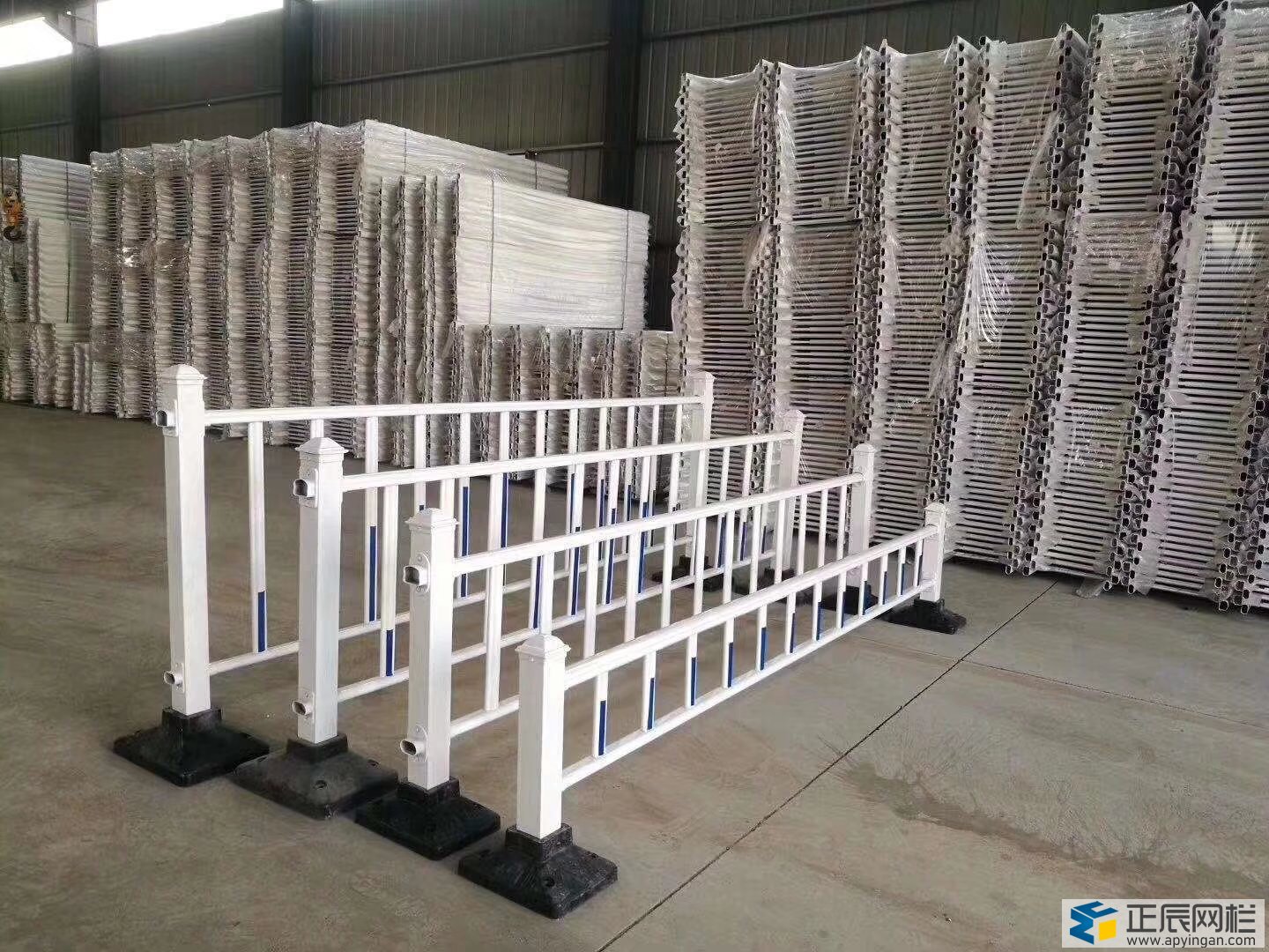 市政道路隔離護(hù)欄常見規(guī)格