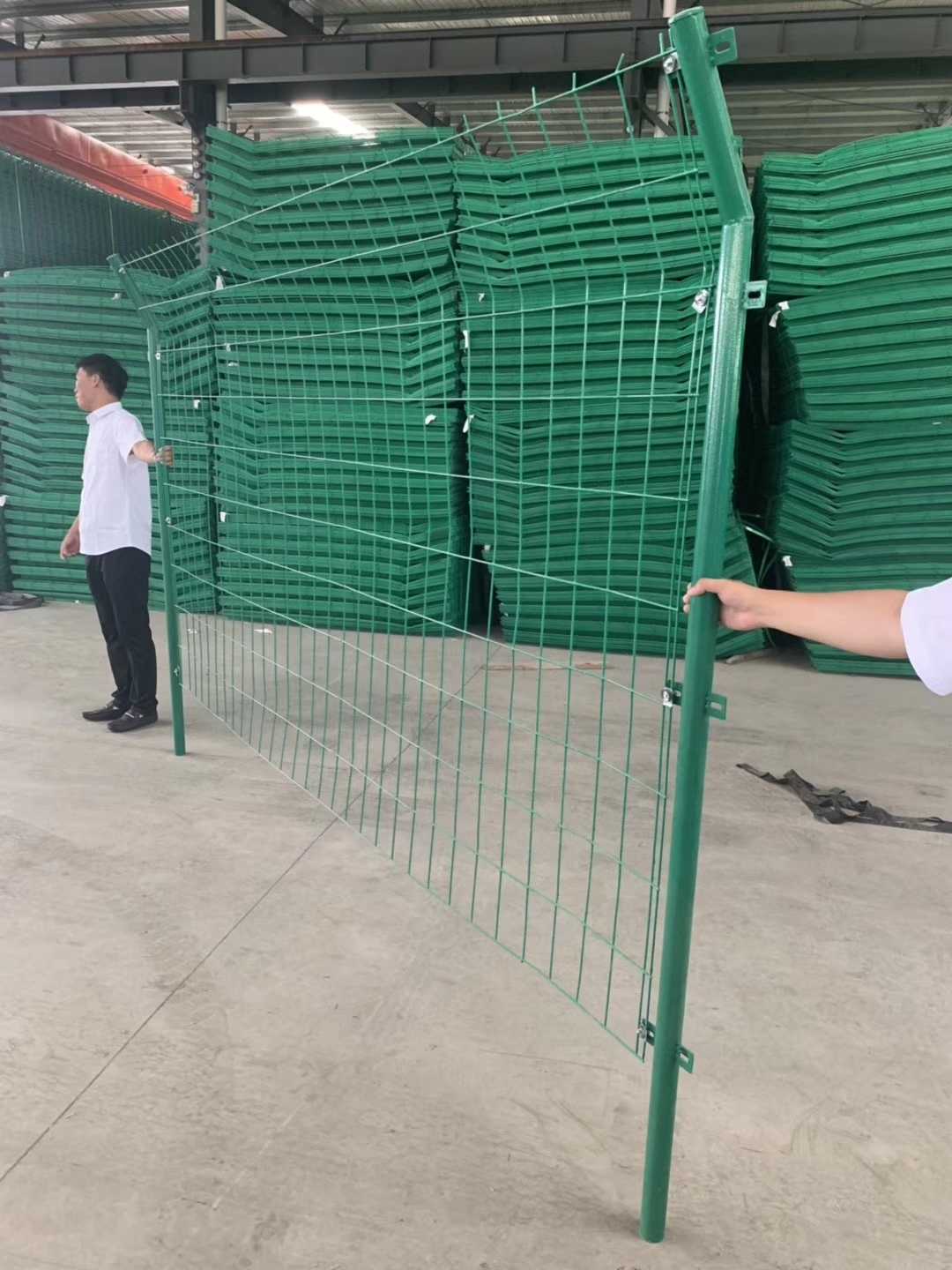 圍墻鐵柵欄網(wǎng)圖片1