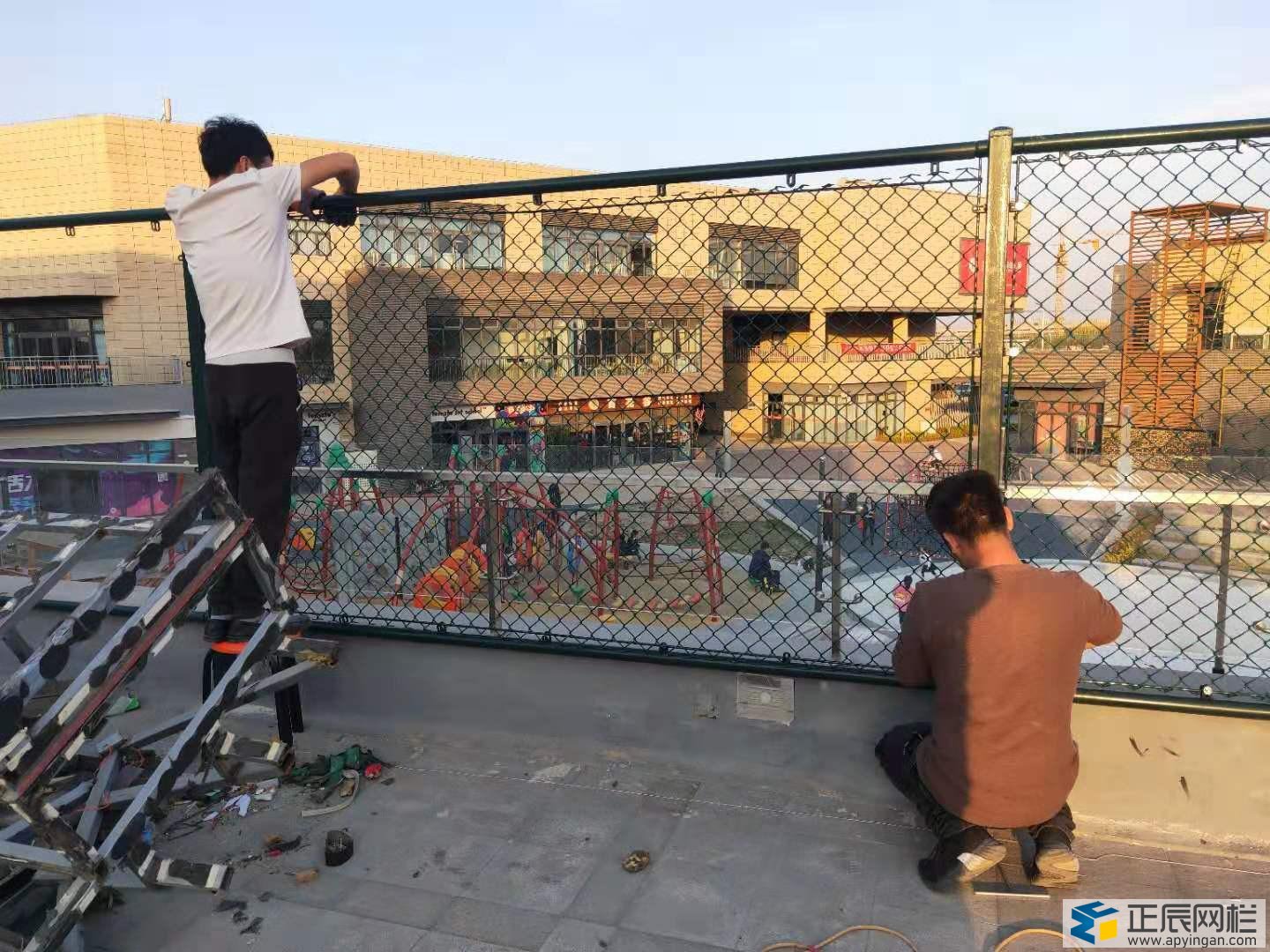 2米高勾花網(wǎng)護(hù)欄