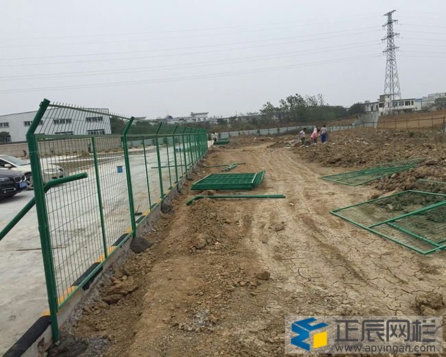 框架護(hù)欄網(wǎng)安裝