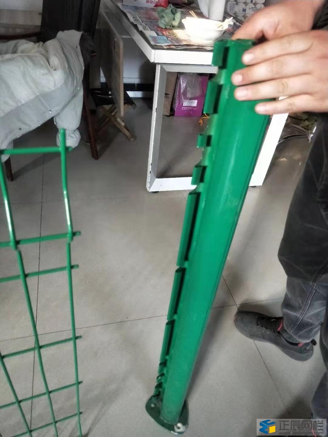 桃型柱護(hù)欄網(wǎng)