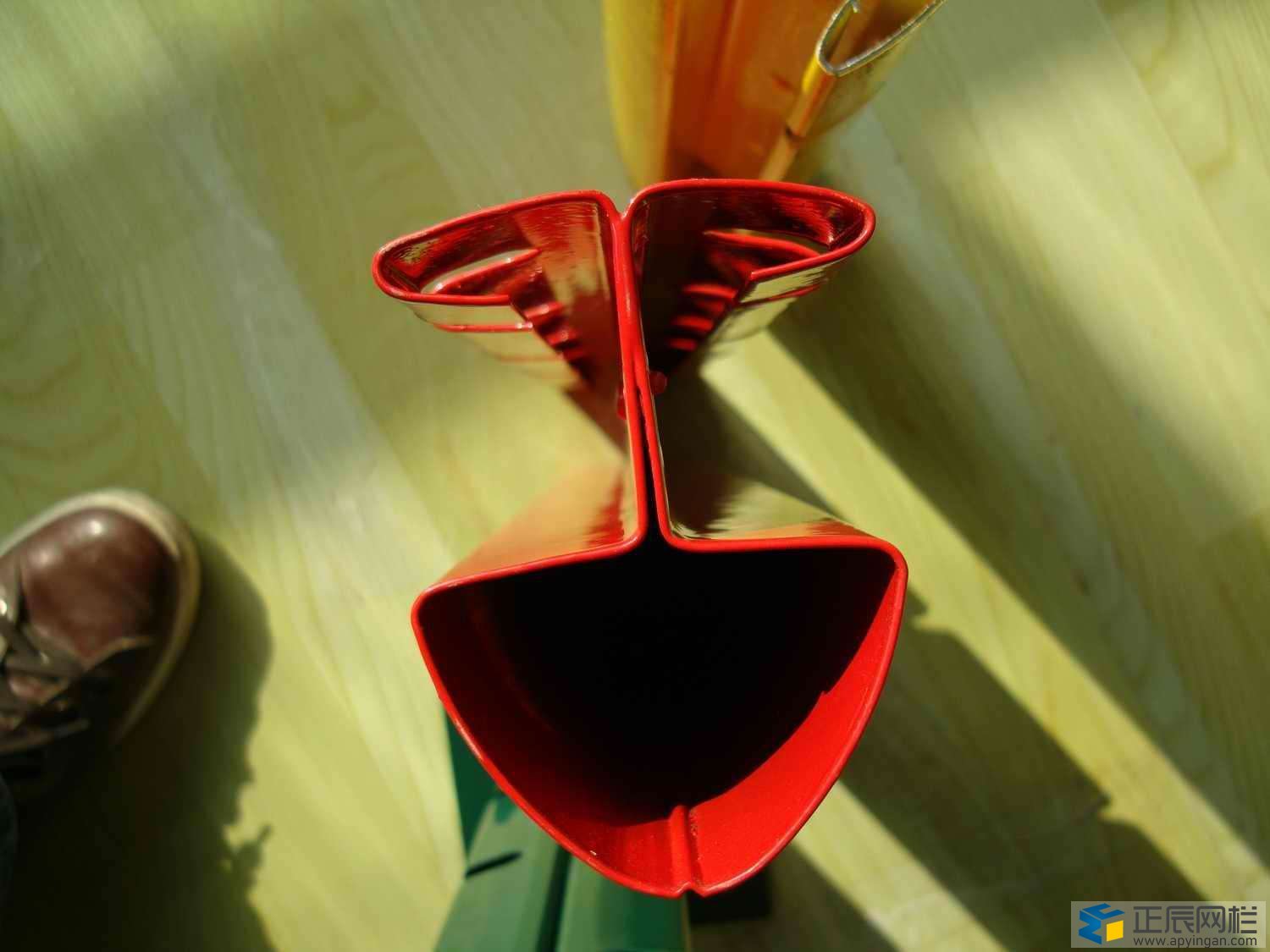 桃型柱護(hù)欄網(wǎng)