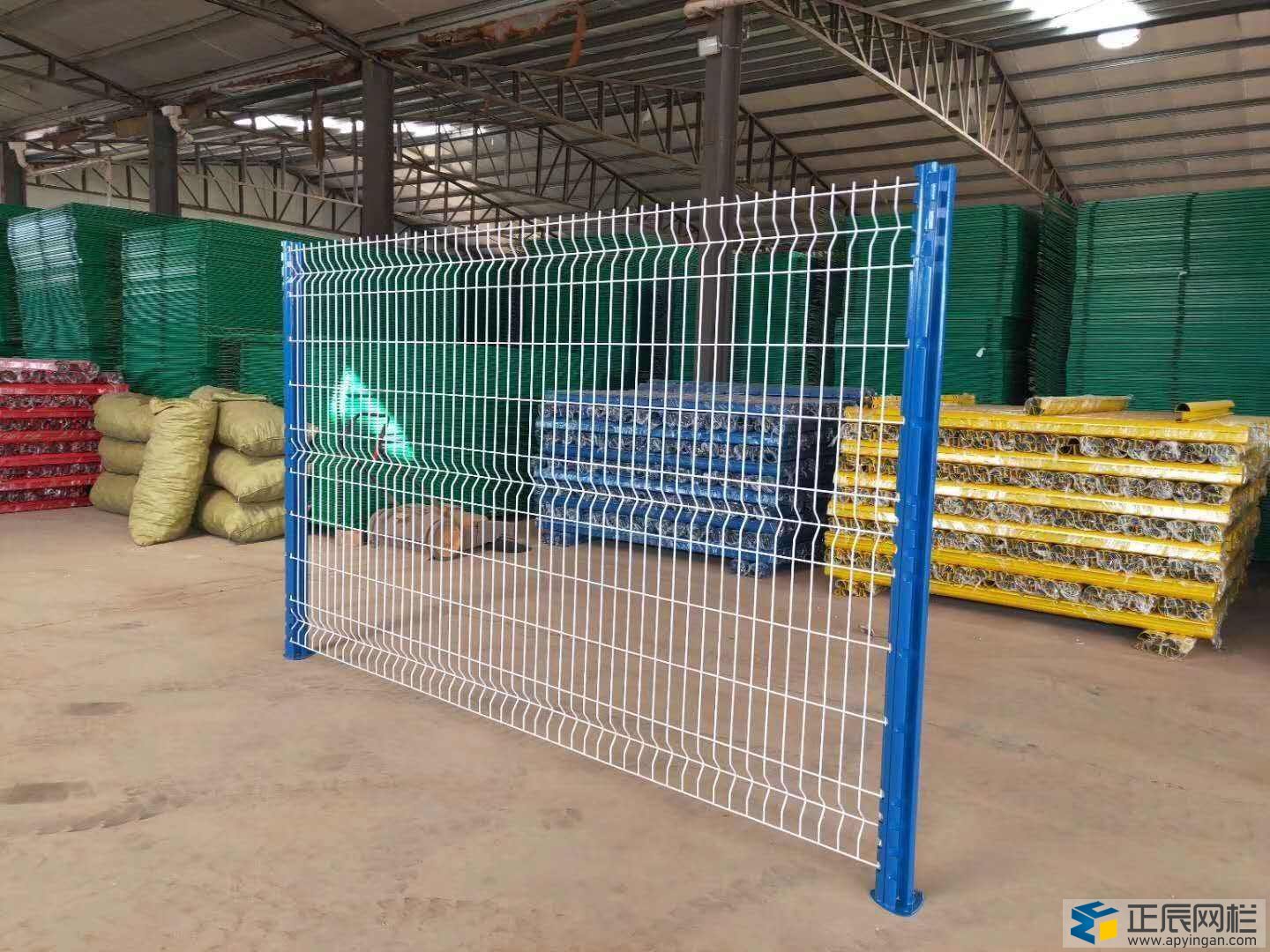 桃型柱護(hù)欄網(wǎng)