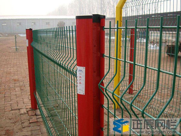 桃型柱護(hù)欄網(wǎng)