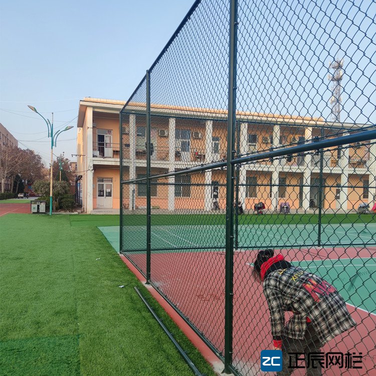 體育場護(hù)欄網(wǎng)哪里做的好?